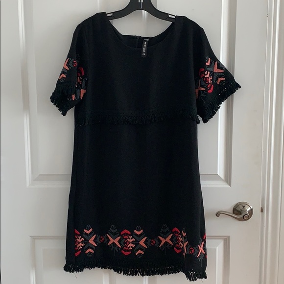 Mini dress with tribal embroidery and fringe - Picture 1 of 6